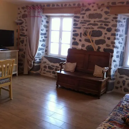 בית נופש Corps De Ferme En Auvergne Virargues
